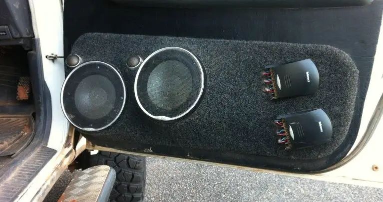 ve commodore door speaker size